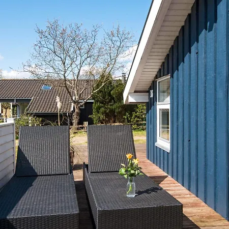 Дом отдыха 9 Person Holiday In